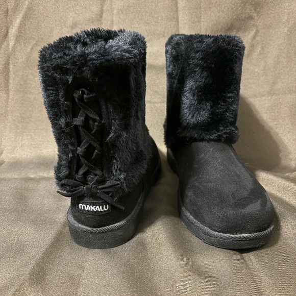 Black faux fur and suede faux laced back boots - Picture 3 of 8